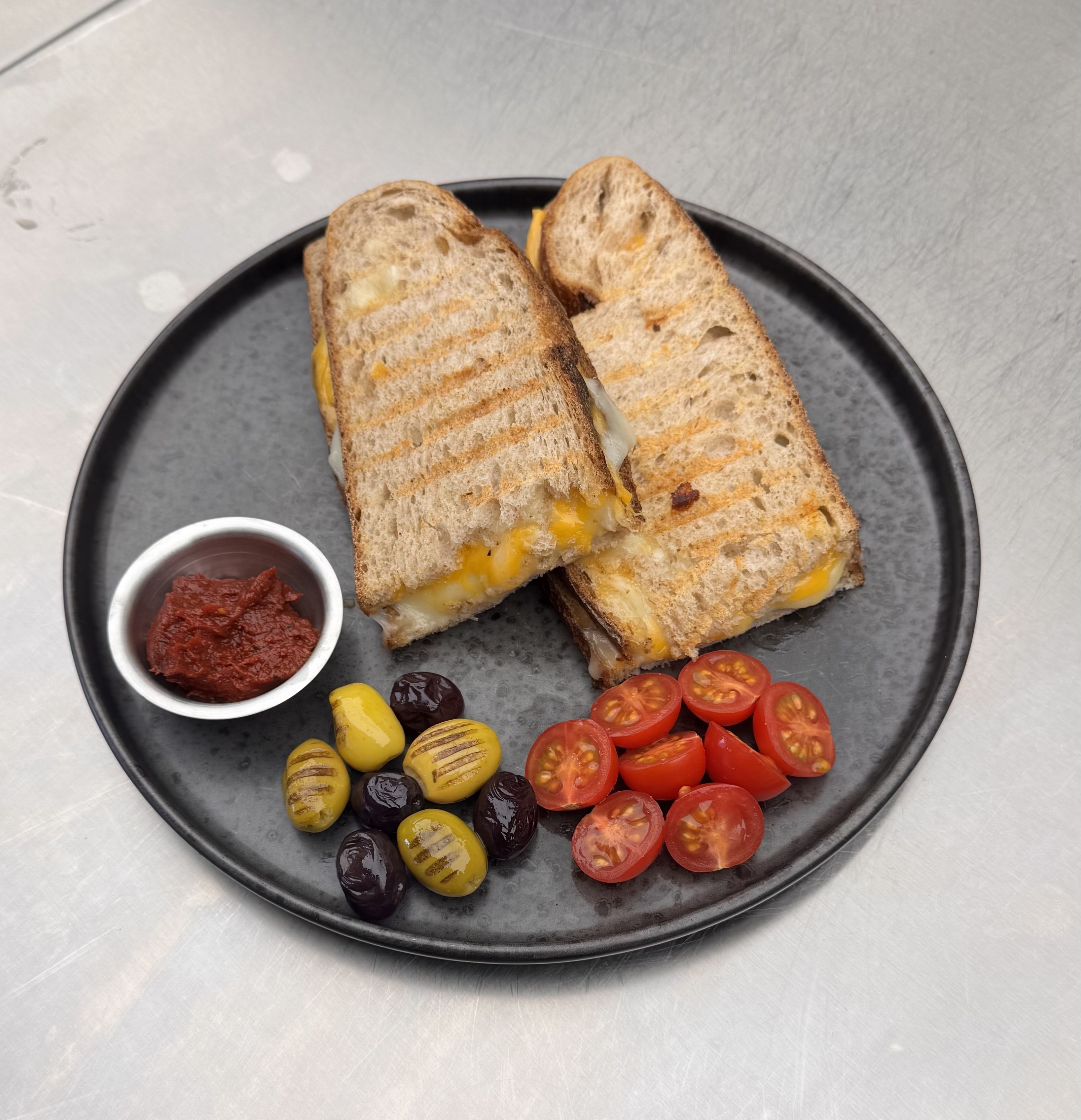 ÜÇ PEYNİRLİ TOST